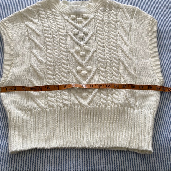 Forever 21 Chunky Knit Oversized Boxy Sweater Vest - Picture 8 of 10
